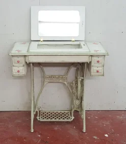 Pamono Player Made on a Singer Machine Base Outlet