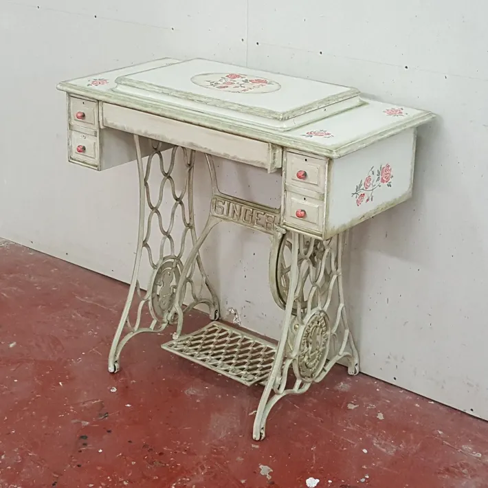 Pamono Player Made on a Singer Machine Base Outlet