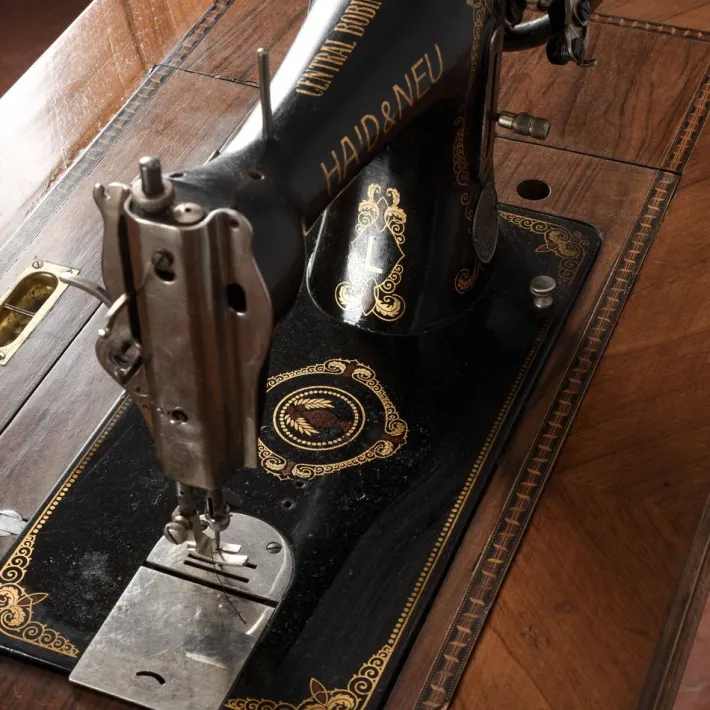 Pamono Pull-Out Sewing Machine Table with Drawers from Excella, 20th Century Online