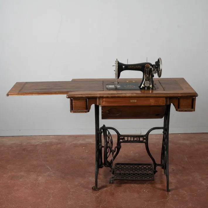 Pamono Pull-Out Sewing Machine Table with Drawers from Excella, 20th Century Online