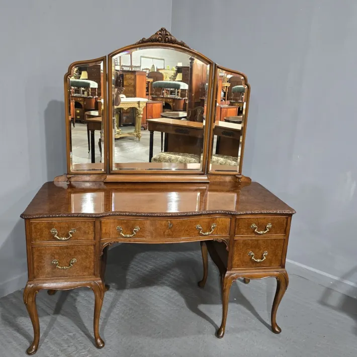 Pamono Queen Anne Burr Walnut Dressing Table, 1920s Discount