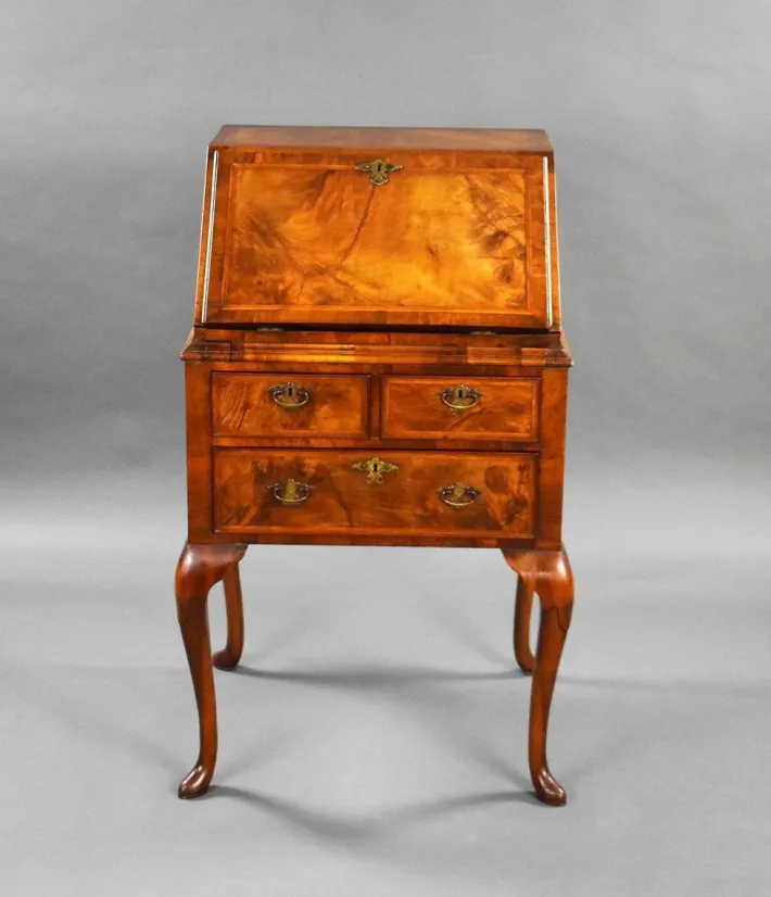 Pamono Queen Anne Walnut Bureau, 1930s Online
