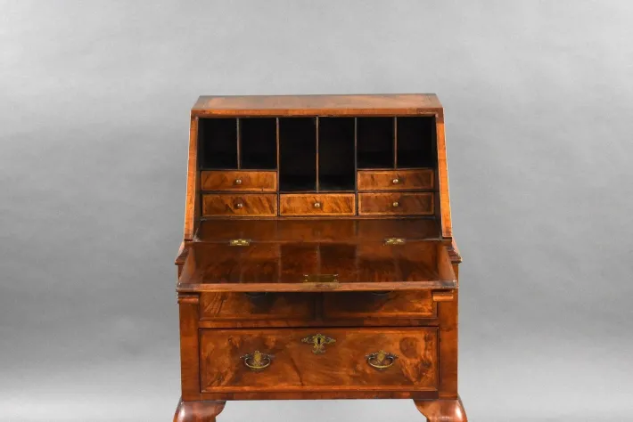 Pamono Queen Anne Walnut Bureau, 1930s Online