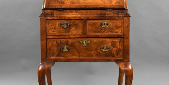 Pamono Queen Anne Walnut Bureau, 1930s Online