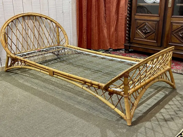 Pamono Rattan Bed with Metal Base, 1960s Hot