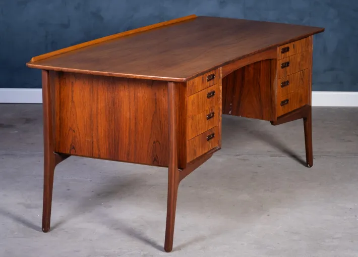 Pamono Rosewood Desk by Svend Åge Madsen for H.P. Hansen, 1960s Hot