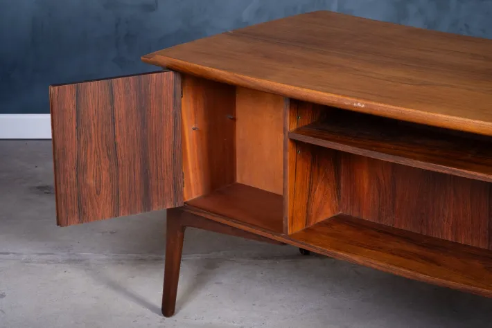 Pamono Rosewood Desk by Svend Åge Madsen for H.P. Hansen, 1960s Hot