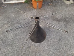 Pamono Round Extendable Table with Lacquered Metal Base and Wooden Top by Francesco Fois for Bernini, Italy, 1986 New