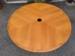 Pamono Round Extendable Table with Lacquered Metal Base and Wooden Top by Francesco Fois for Bernini, Italy, 1986 New