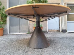 Pamono Round Extendable Table with Lacquered Metal Base and Wooden Top by Francesco Fois for Bernini, Italy, 1986 New