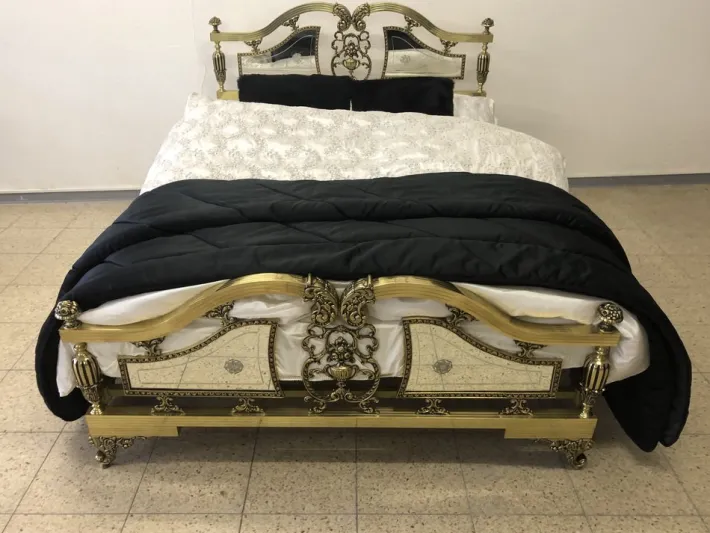 Pamono Royal, Ancient Brass Bed from the Castle Property Around 1900, 1890s Outlet