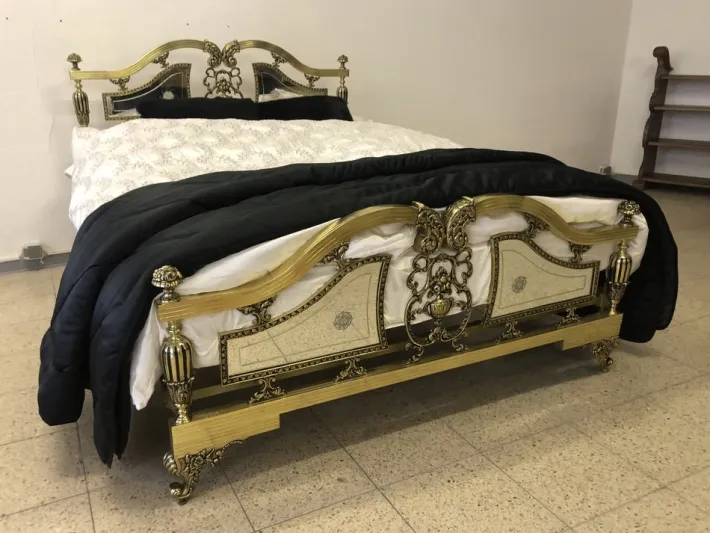Pamono Royal, Ancient Brass Bed from the Castle Property Around 1900, 1890s Outlet