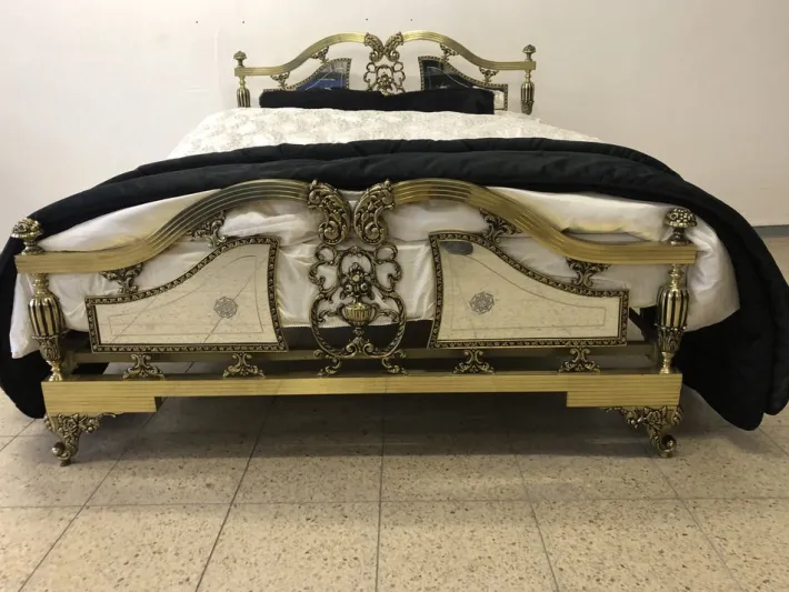 Pamono Royal, Ancient Brass Bed from the Castle Property Around 1900, 1890s Outlet
