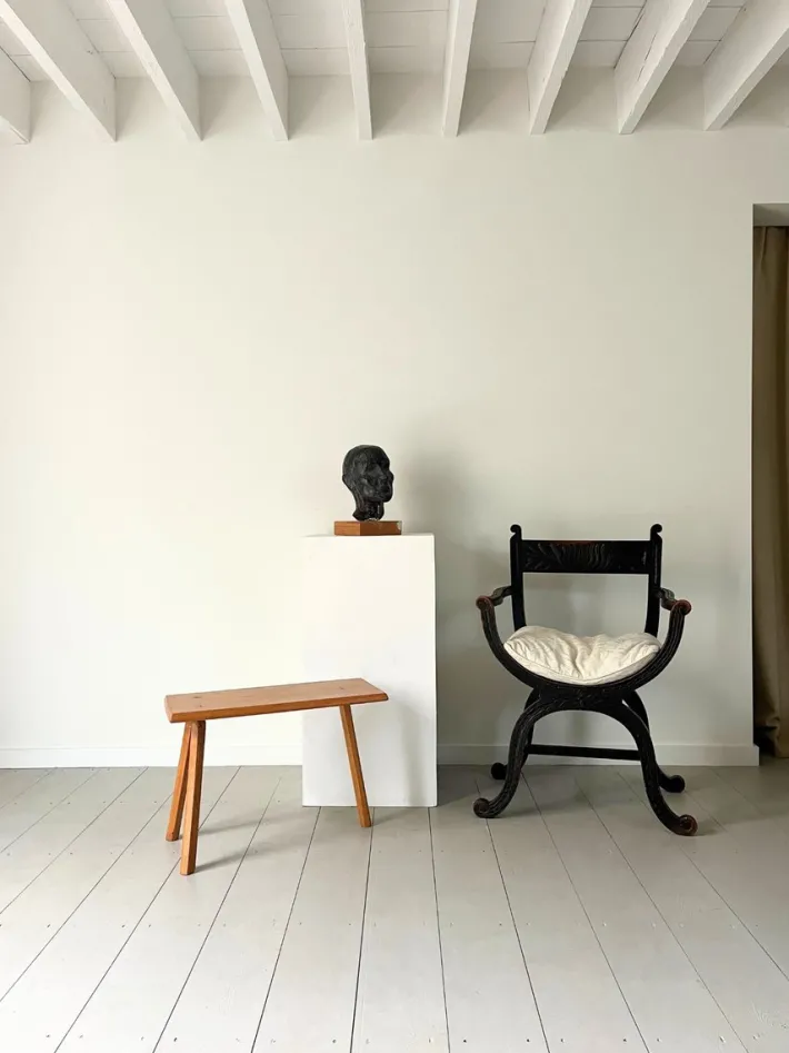 Pamono Savanarola Chair with Hand-Carved Detail and X Frame, Italy, 19th Century Best
