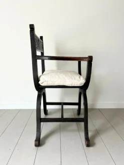 Pamono Savanarola Chair with Hand-Carved Detail and X Frame, Italy, 19th Century Best