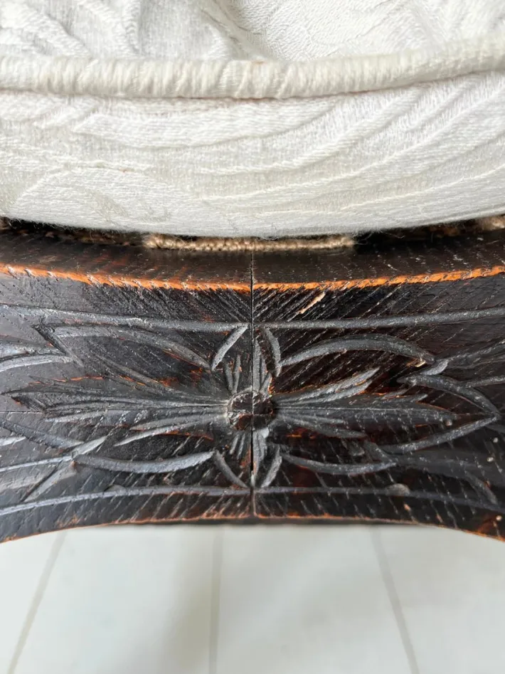 Pamono Savanarola Chair with Hand-Carved Detail and X Frame, Italy, 19th Century Best