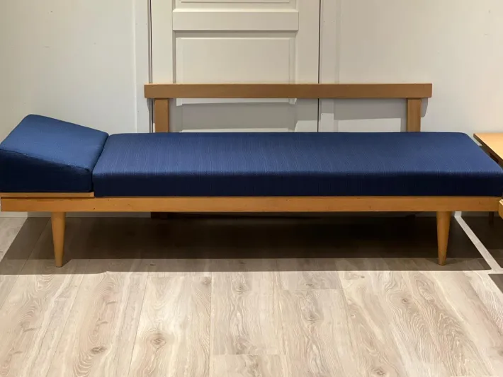 Pamono Scandinavian Dangle Daybeds and Table by Ingmar Relling & Haldor Vik for Ekornes, 1960s, Set of 3 Discount