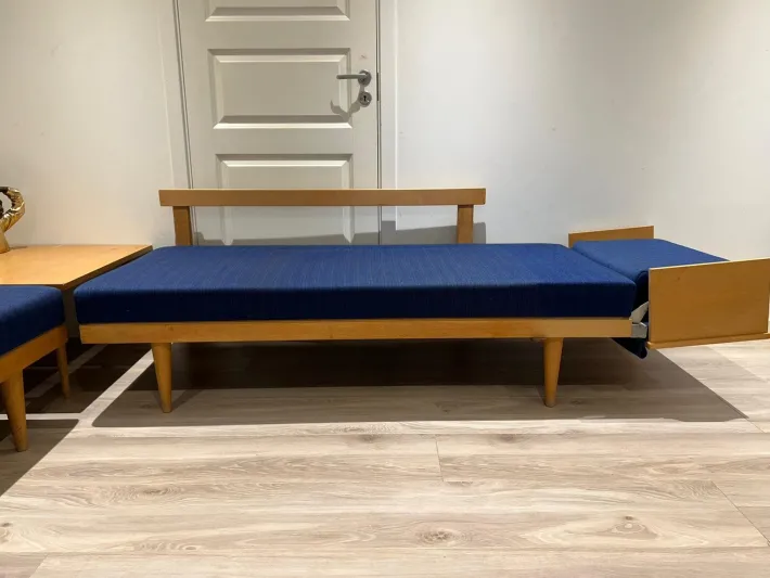 Pamono Scandinavian Dangle Daybeds and Table by Ingmar Relling & Haldor Vik for Ekornes, 1960s, Set of 3 Discount