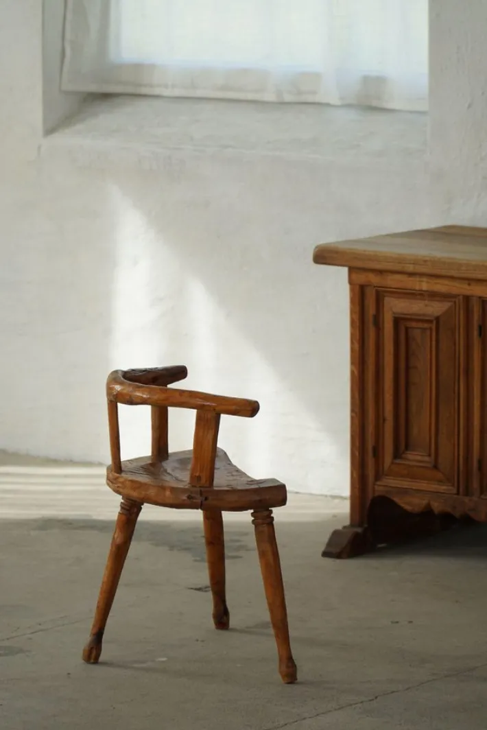 Pamono Scandinavian Folk Art 3-Legged Chair in Pine, 1920s Online