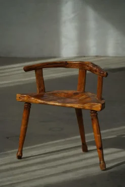 Pamono Scandinavian Folk Art 3-Legged Chair in Pine, 1920s Online