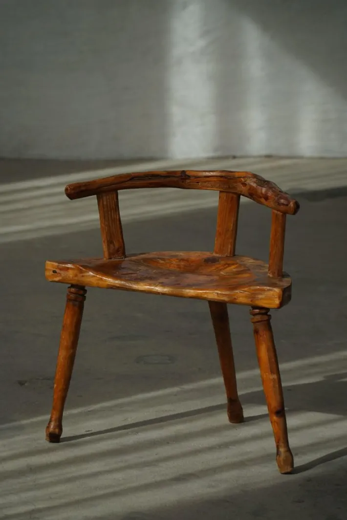 Pamono Scandinavian Folk Art 3-Legged Chair in Pine, 1920s Online