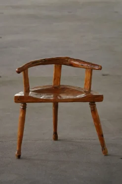 Pamono Scandinavian Folk Art 3-Legged Chair in Pine, 1920s Online