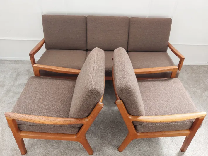 Pamono Senator Three-Seater and Two-Armchair Set by Ole Wanscher for Poul Jeppesens, 1970s, Set of 3 Discount