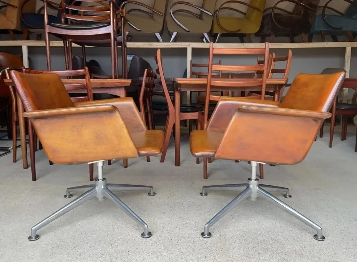 Pamono Set of Bauhaus Style Chairs by Brunner for Knoll, 2013 Sale