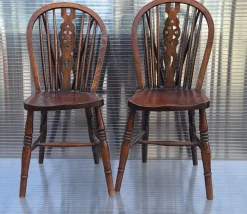 Pamono Set of English Windsor Chairs in Elm Wood, 1890s, Set of 2 Discount