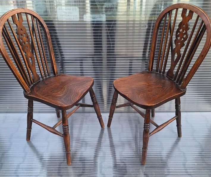 Pamono Set of English Windsor Chairs in Elm Wood, 1890s, Set of 2 Discount