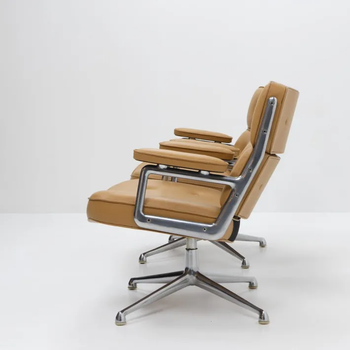 Pamono Set of ES105 Lobby Chairs by Charles & Ray Eames for Vitra, 1970s Sale