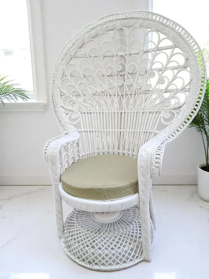 Pamono Set of Mid-Century White Rattan & Wicker Peacock Chair and Ottoman, 1970s Best