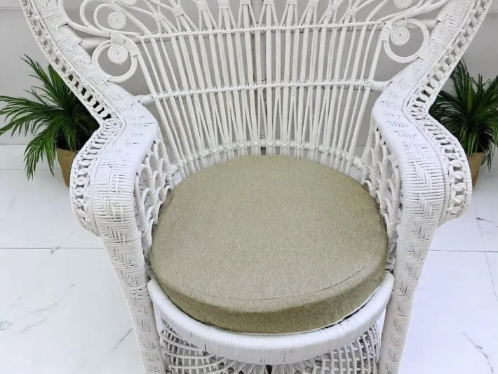 Pamono Set of Mid-Century White Rattan & Wicker Peacock Chair and Ottoman, 1970s Best