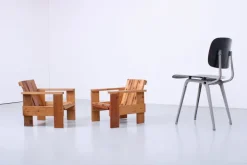 Pamono Set of Pine Crate Wood Children's Chairs in the style of Gerrit Rietveld, 1980s Outlet