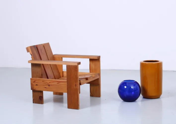 Pamono Set of Pine Crate Wood Children's Chairs in the style of Gerrit Rietveld, 1980s Outlet