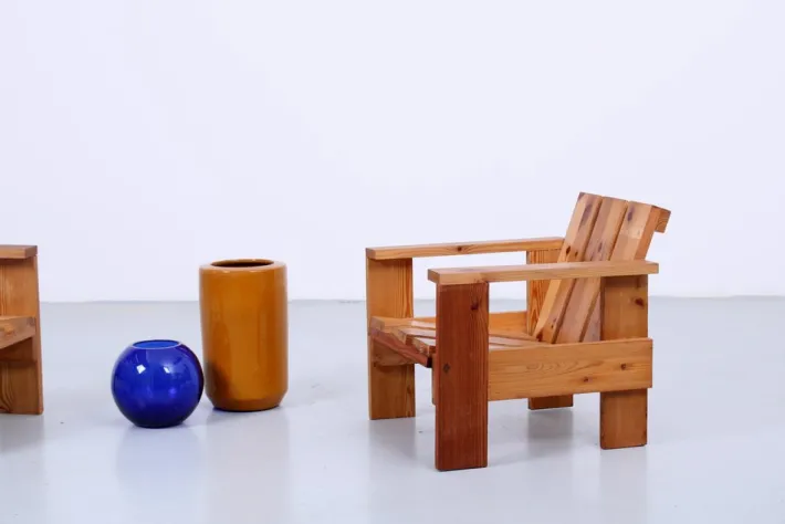 Pamono Set of Pine Crate Wood Children's Chairs in the style of Gerrit Rietveld, 1980s Outlet