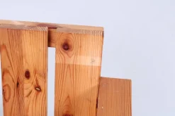 Pamono Set of Pine Crate Wood Children's Chairs in the style of Gerrit Rietveld, 1980s Outlet