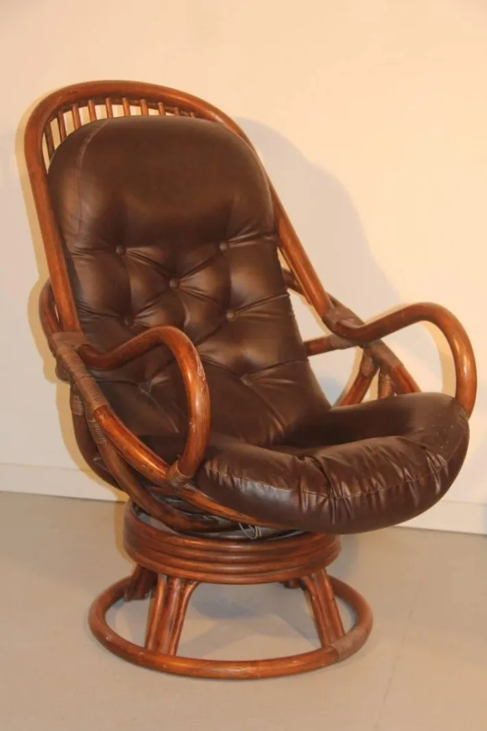 Pamono Set of Rattan & Leather Swivel Lounge Chairs, 1960s New