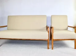 Pamono Set of Vintage Beige Boucle Sofa and Armchair, 1970s Outlet