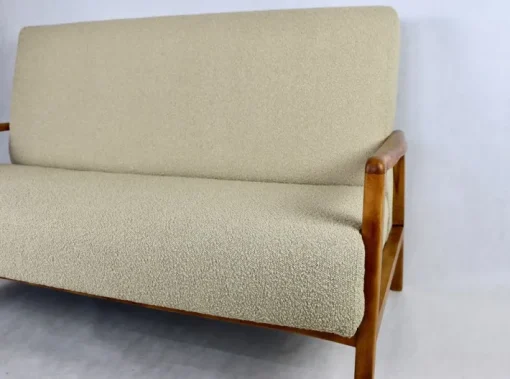 Pamono Set of Vintage Beige Boucle Sofa and Armchair, 1970s Outlet