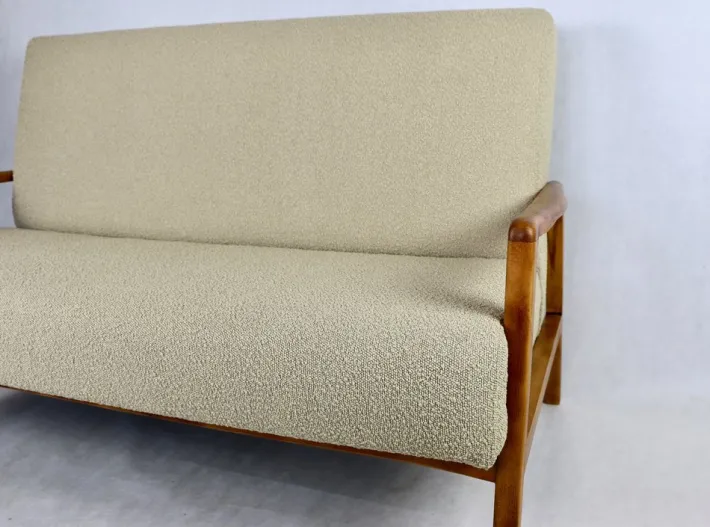 Pamono Set of Vintage Beige Boucle Sofa and Armchair, 1970s Outlet