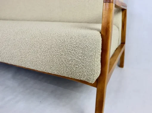 Pamono Set of Vintage Beige Boucle Sofa and Armchair, 1970s Outlet