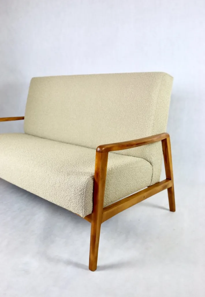 Pamono Set of Vintage Beige Boucle Sofa and Armchair, 1970s Outlet