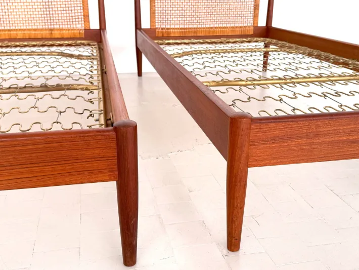 Pamono Single Beds by Børge Mogensen for Søborg Møbelfabrik, Denmark, 1950s, Set of 2 Online