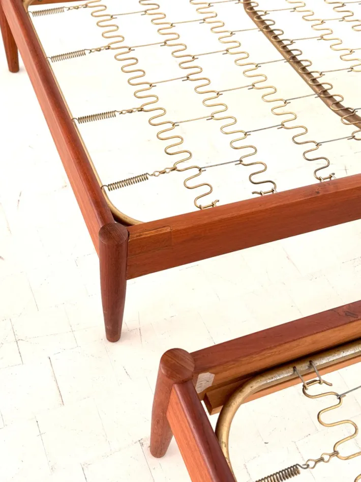 Pamono Single Beds by Børge Mogensen for Søborg Møbelfabrik, Denmark, 1950s, Set of 2 Online