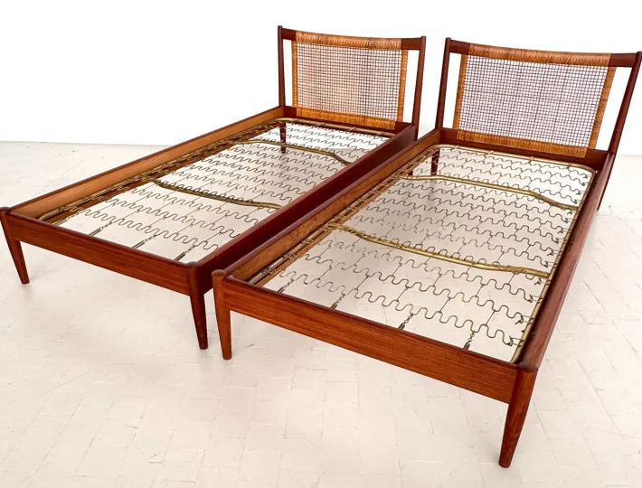 Pamono Single Beds by Børge Mogensen for Søborg Møbelfabrik, Denmark, 1950s, Set of 2 Online