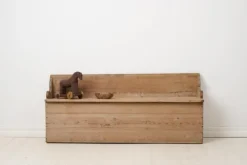Pamono Small Antique Swedish Folk Art Bench with Natural Patina Online
