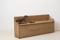 Pamono Small Antique Swedish Folk Art Bench with Natural Patina Online