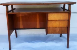 Pamono Small Mid-Century Modern Desk, 1950s-1970s Hot