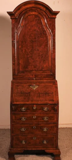 Pamono Small Secretaire in Burl Walnut with Dome, 18th Century Clearance